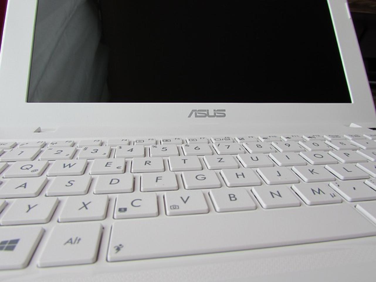 Perché il mio laptop Asus è così lento? Principali motivi e soluzioni