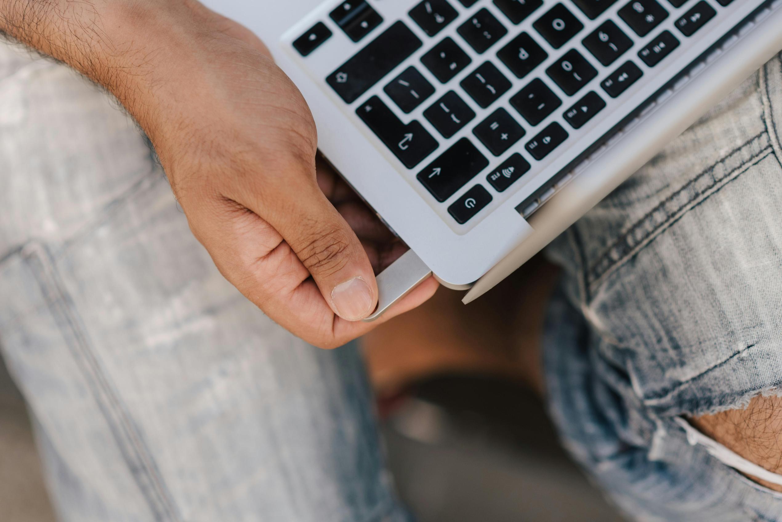 Cómo reiniciar la laptop con el teclado